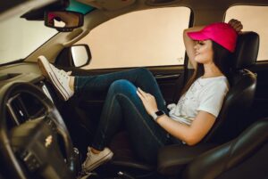 השפעת איכות המושבים על תחושת העייפות בנהיגה ארוכה: מדריך לבחירה חכמה