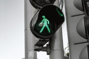 המהפכה הירוקה בתעשיית הרכב: אסטרטגיות להתמודדות עם אתגרי איכות הסביבה